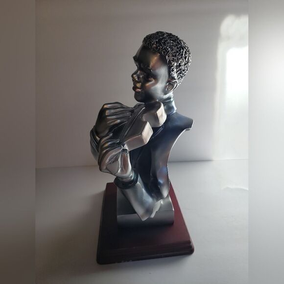 Violinist  Bust Suanti Galleries - Picture 5 of 11
